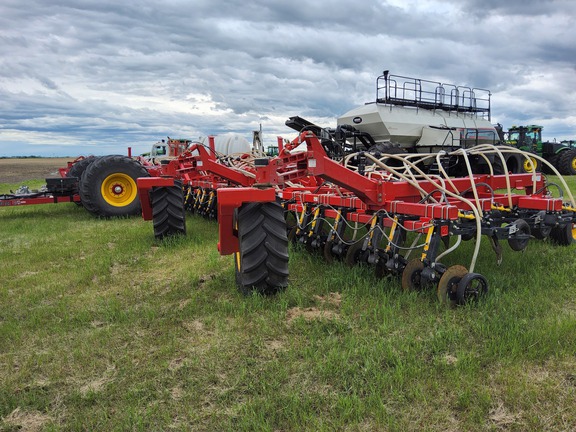 2022 Bourgault 3335QDA Air Seeder
