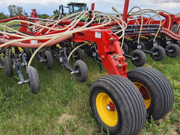 2022 Bourgault 3335QDA Air Seeder