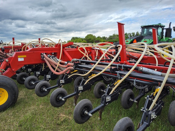 2022 Bourgault 3335QDA Air Seeder