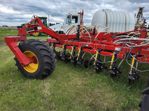 2022 Bourgault 3335QDA Air Seeder