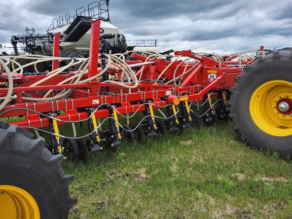 2022 Bourgault 3335QDA Air Seeder