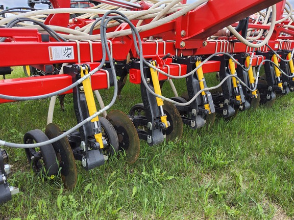 2022 Bourgault 3335QDA Air Seeder