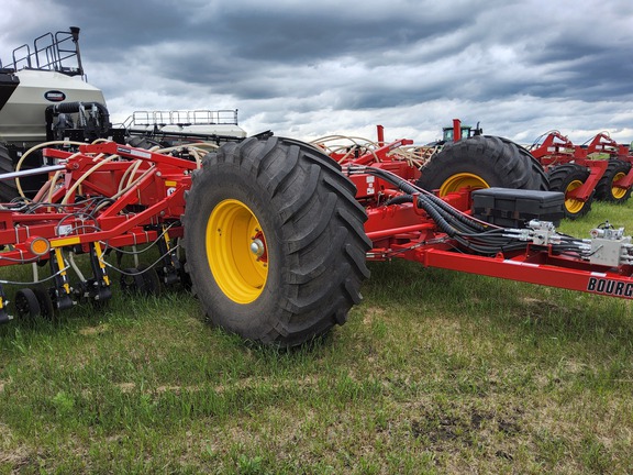 2022 Bourgault 3335QDA Air Seeder