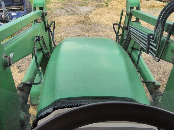2005 John Deere 7520 Tractor