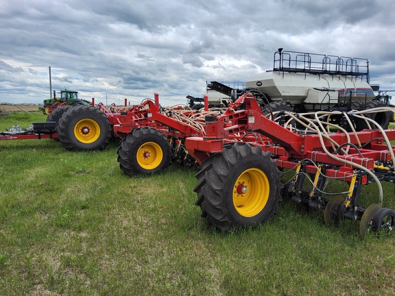 2022 Bourgault 3335QDA Air Seeder