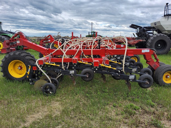2022 Bourgault 3335QDA Air Seeder