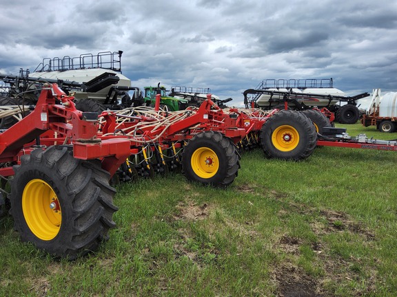 2022 Bourgault 3335QDA Air Seeder