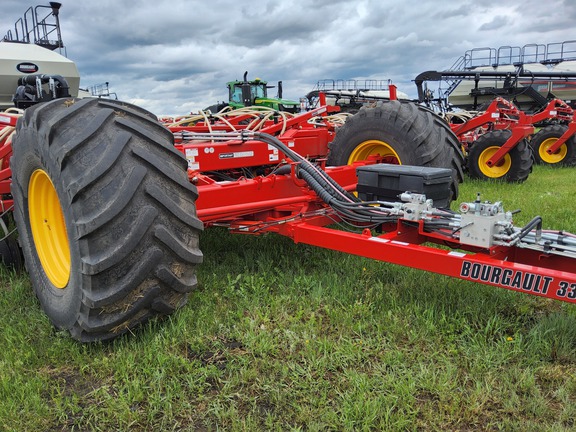 2022 Bourgault 3335QDA Air Seeder