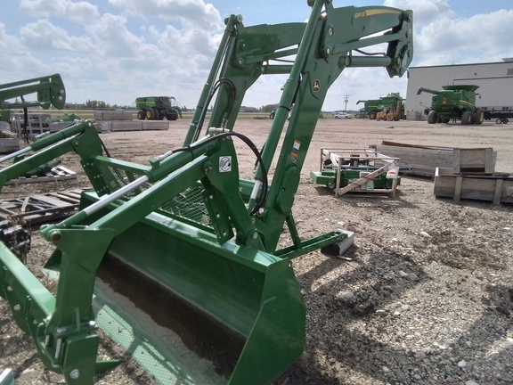 2019 John Deere 680R Loader