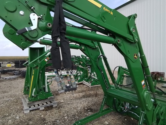 2019 John Deere 680R Loader