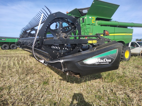 2015 MacDon FD75-40 Header Combine