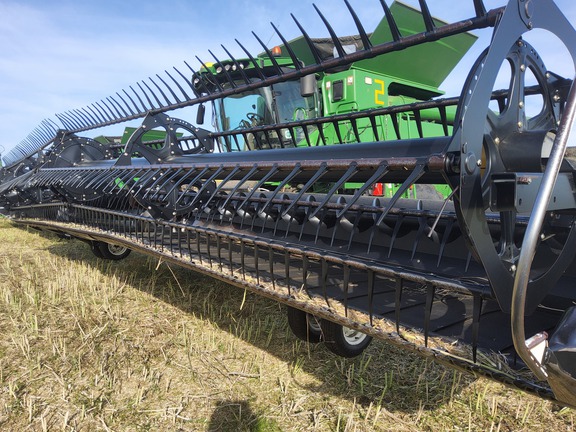 2015 MacDon FD75-40 Header Combine