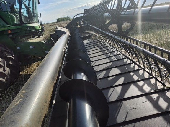 2015 MacDon FD75-40 Header Combine