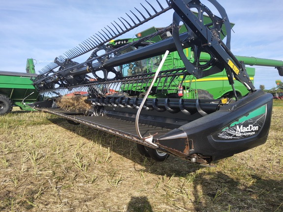 2016 MacDon FD75-40 Header Combine
