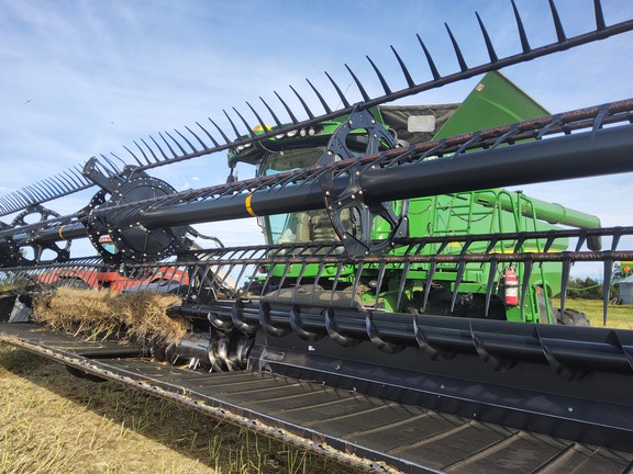 2016 MacDon FD75-40 Header Combine