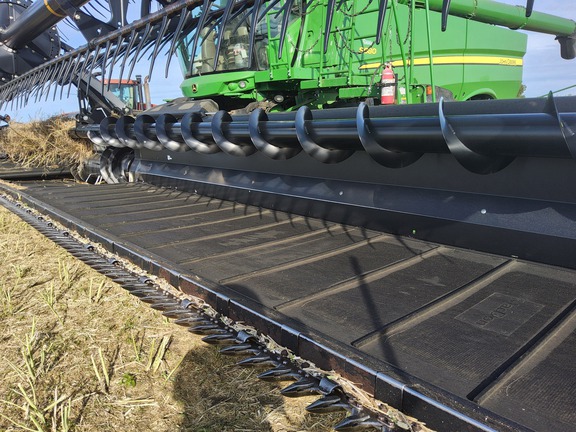 2016 MacDon FD75-40 Header Combine