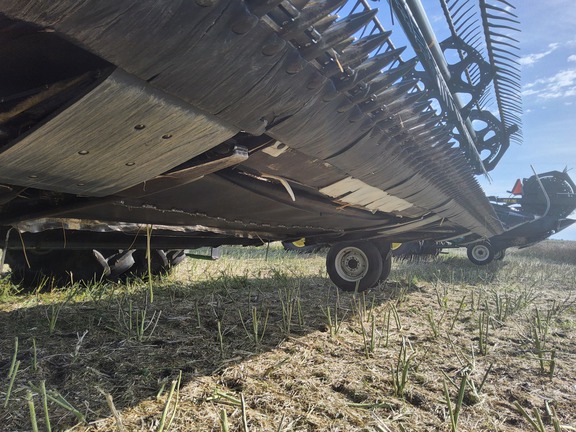 2016 MacDon FD75-40 Header Combine