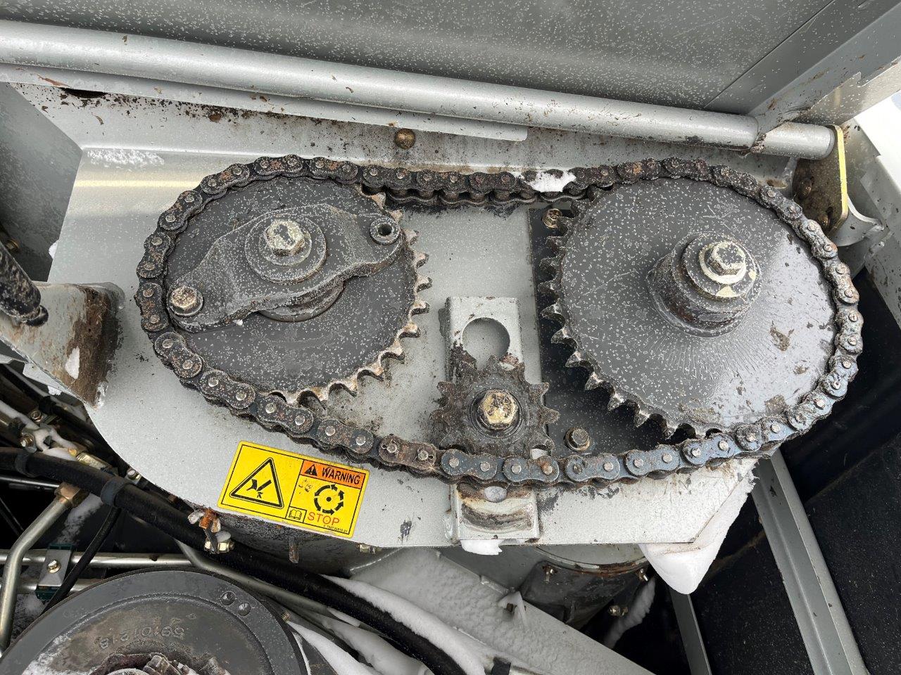 2011 AGCO Gleaner A86 w/ 4200-15' PU Combine