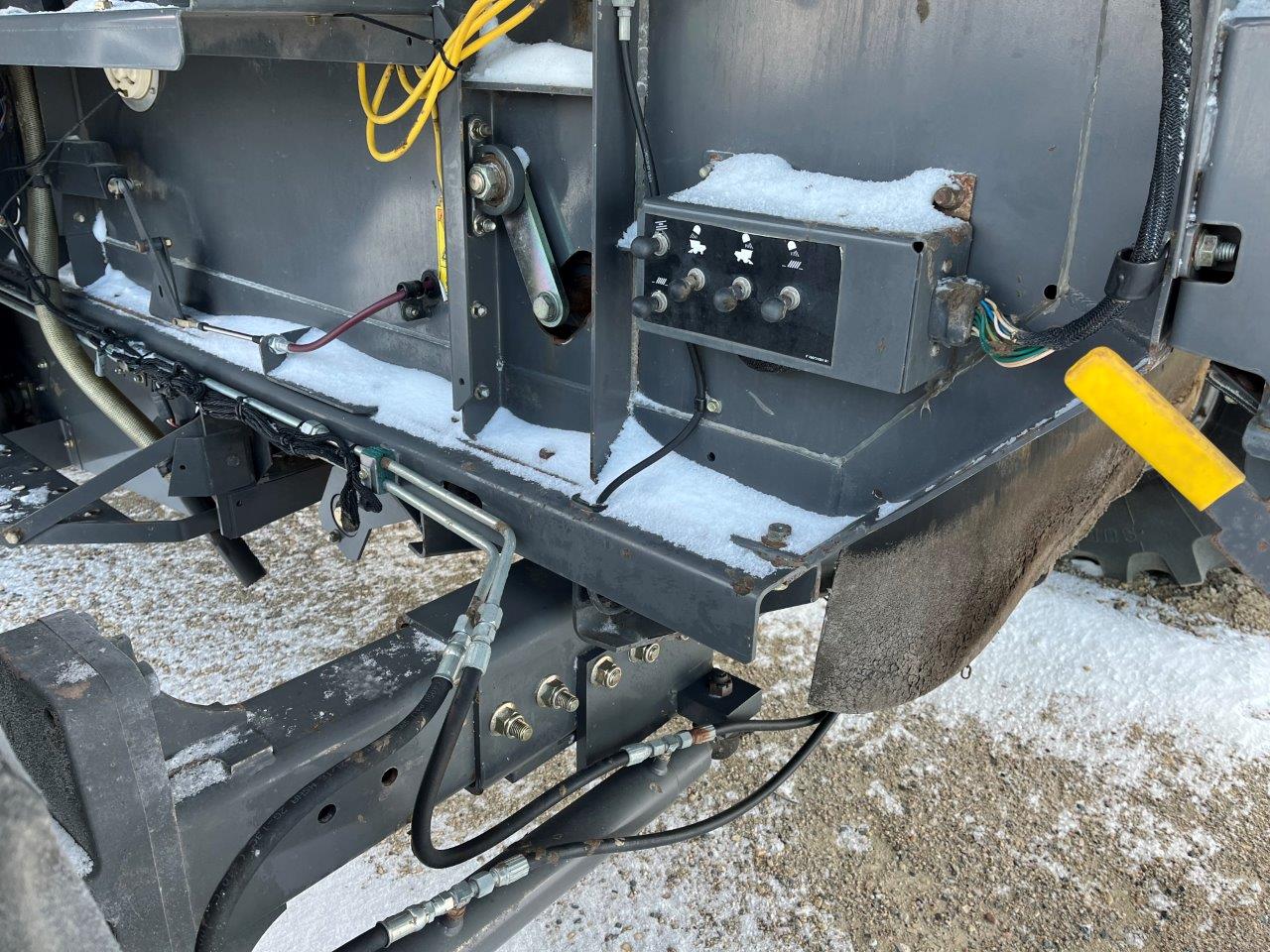 2011 AGCO Gleaner A86 w/ 4200-15' PU Combine