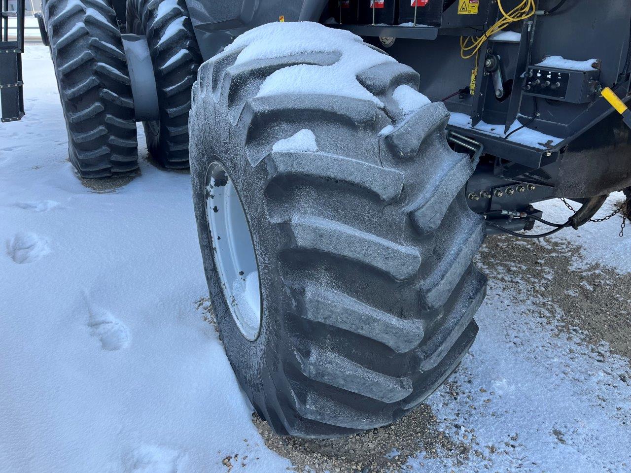 2011 AGCO Gleaner A86 w/ 4200-15' PU Combine