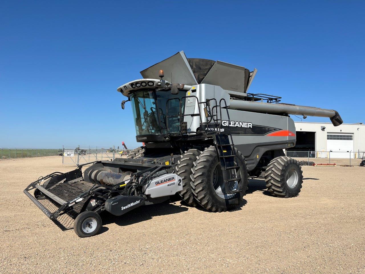 2011 AGCO Gleaner A86 w/ 4200-15' PU Combine