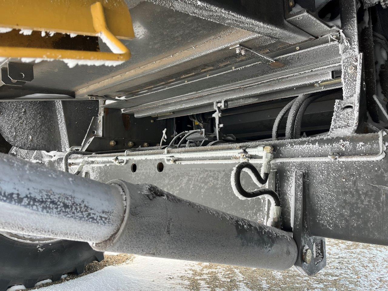 2011 AGCO Gleaner A86 w/ 4200-15' PU Combine