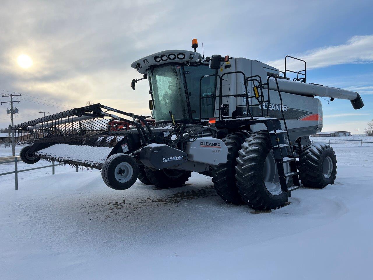 2011 AGCO Gleaner A86 w/ 4200-15' PU Combine