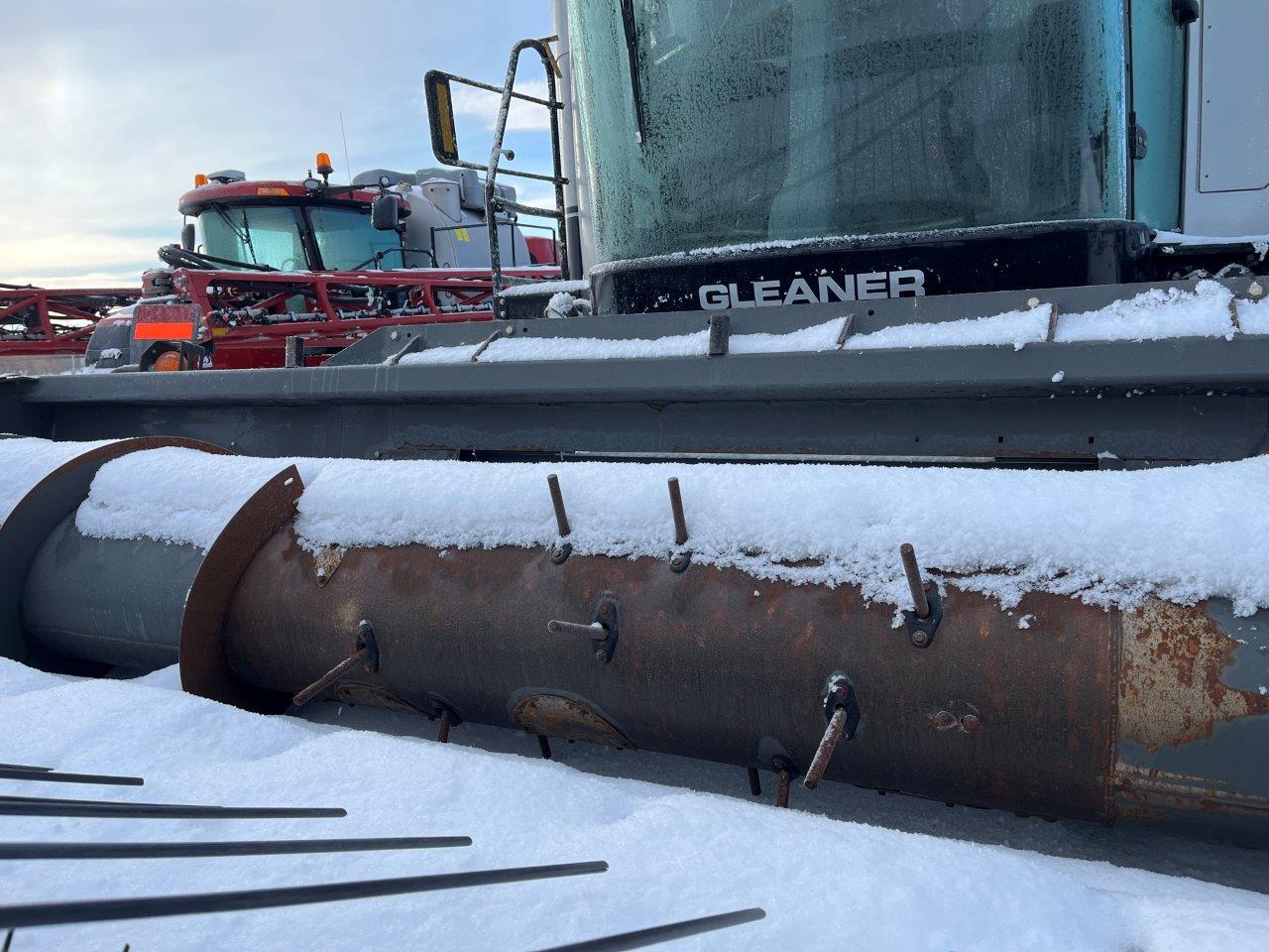 2011 AGCO Gleaner A86 w/ 4200-15' PU Combine