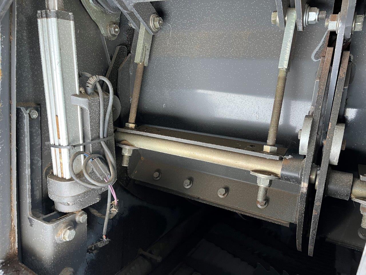 2011 AGCO Gleaner A86 w/ 4200-15' PU Combine