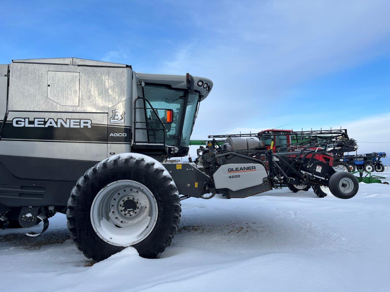 2011 AGCO Gleaner A86 w/ 4200-15' PU Combine