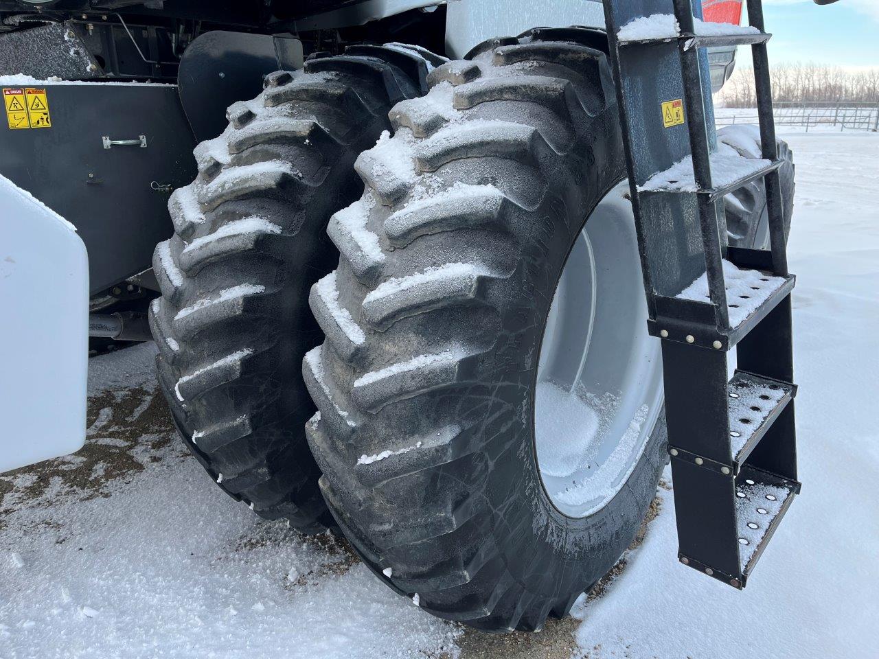 2011 AGCO Gleaner A86 w/ 4200-15' PU Combine