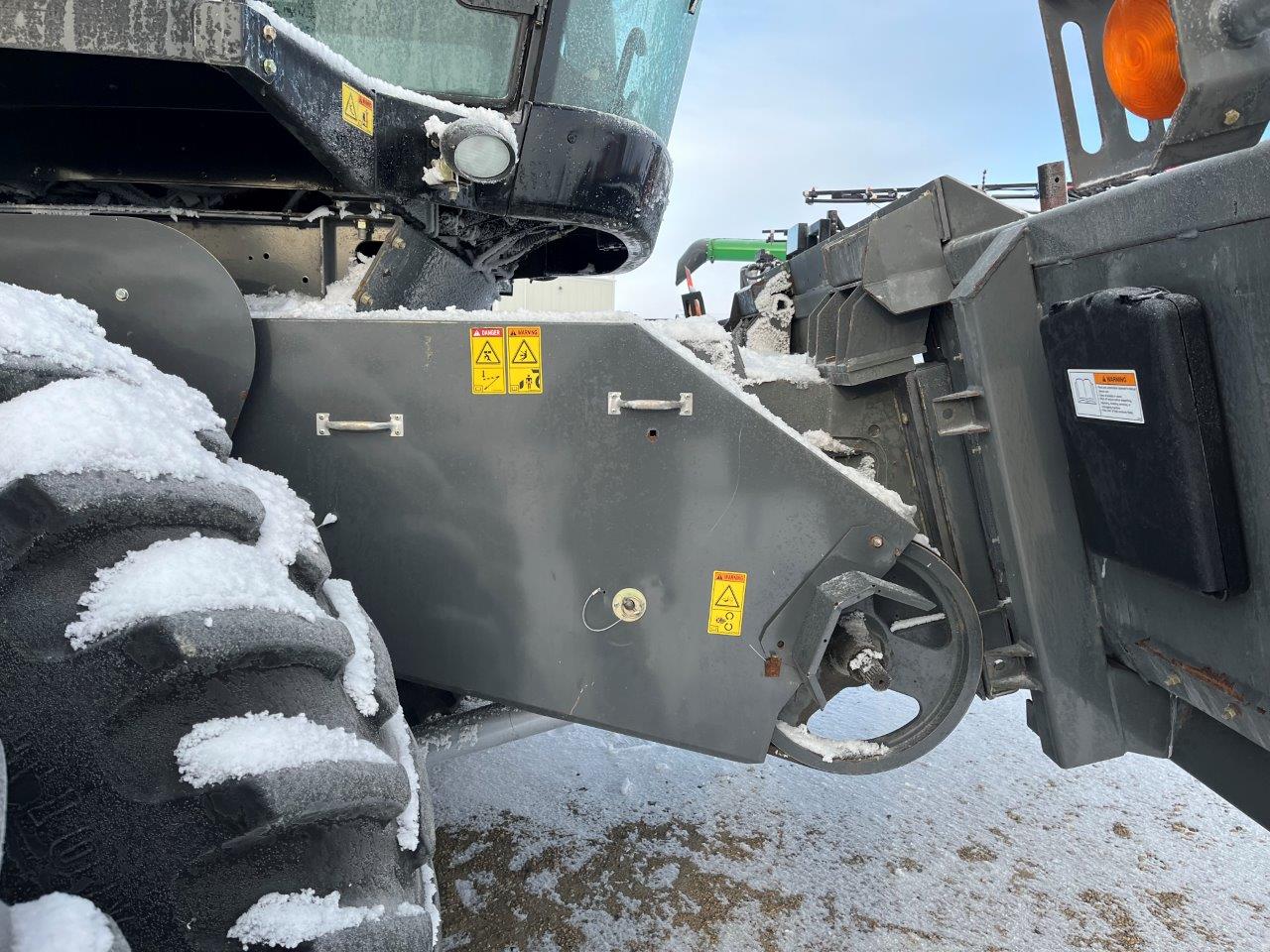 2011 AGCO Gleaner A86 w/ 4200-15' PU Combine
