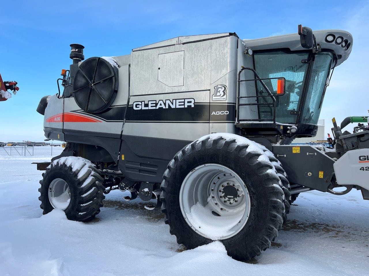 2011 AGCO Gleaner A86 w/ 4200-15' PU Combine