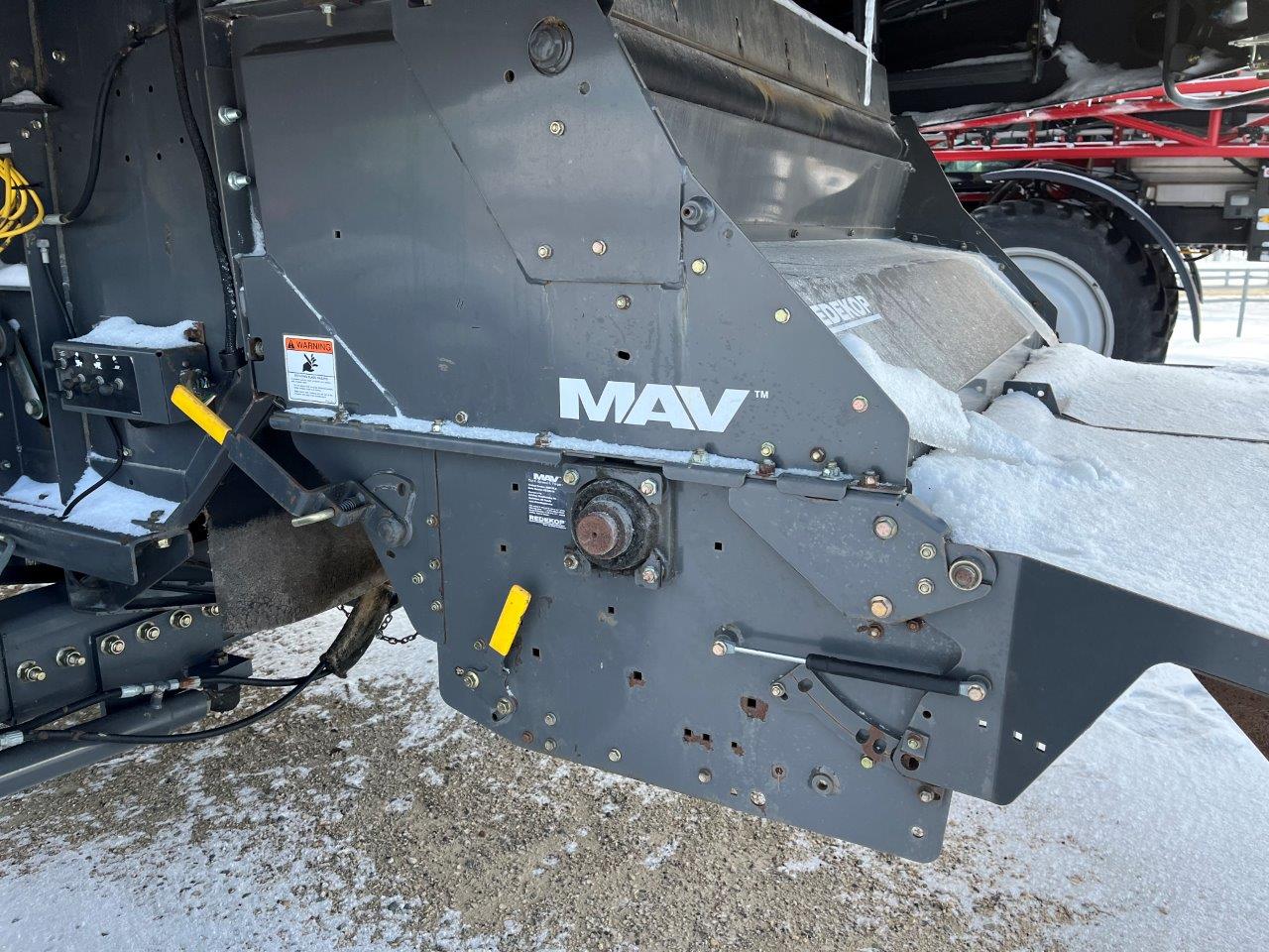 2011 AGCO Gleaner A86 w/ 4200-15' PU Combine