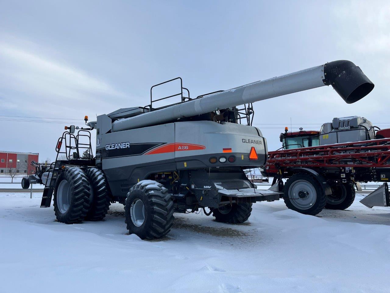 2011 AGCO Gleaner A86 w/ 4200-15' PU Combine