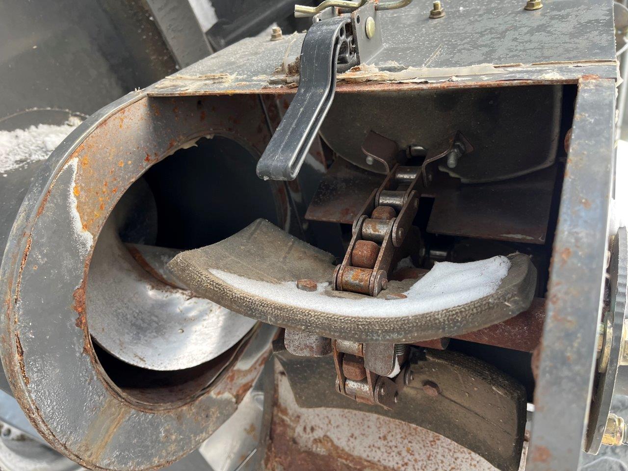 2011 AGCO Gleaner A86 w/ 4200-15' PU Combine