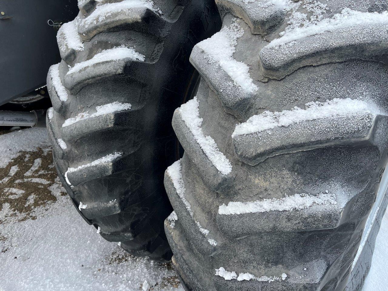 2011 AGCO Gleaner A86 w/ 4200-15' PU Combine