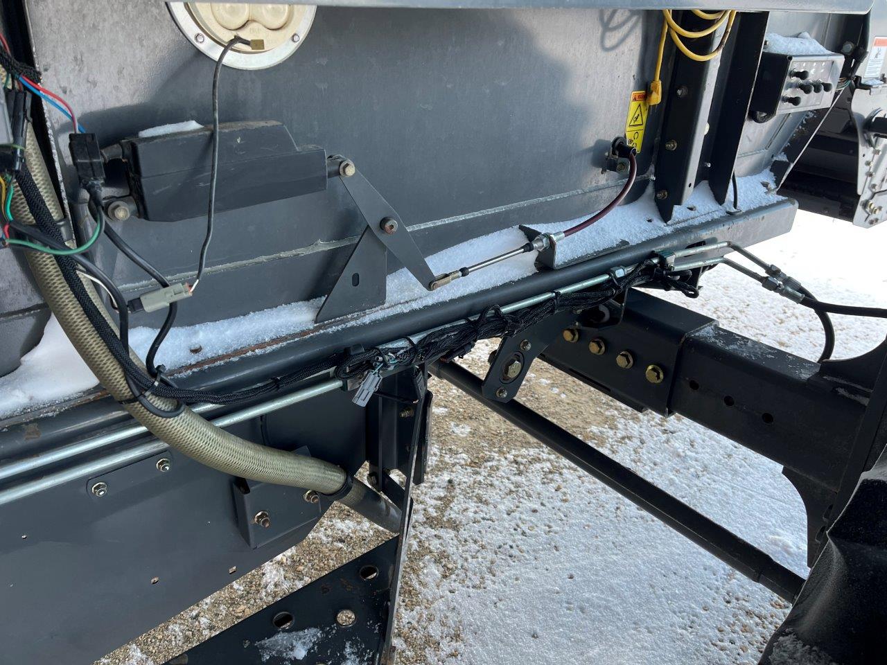 2011 AGCO Gleaner A86 w/ 4200-15' PU Combine