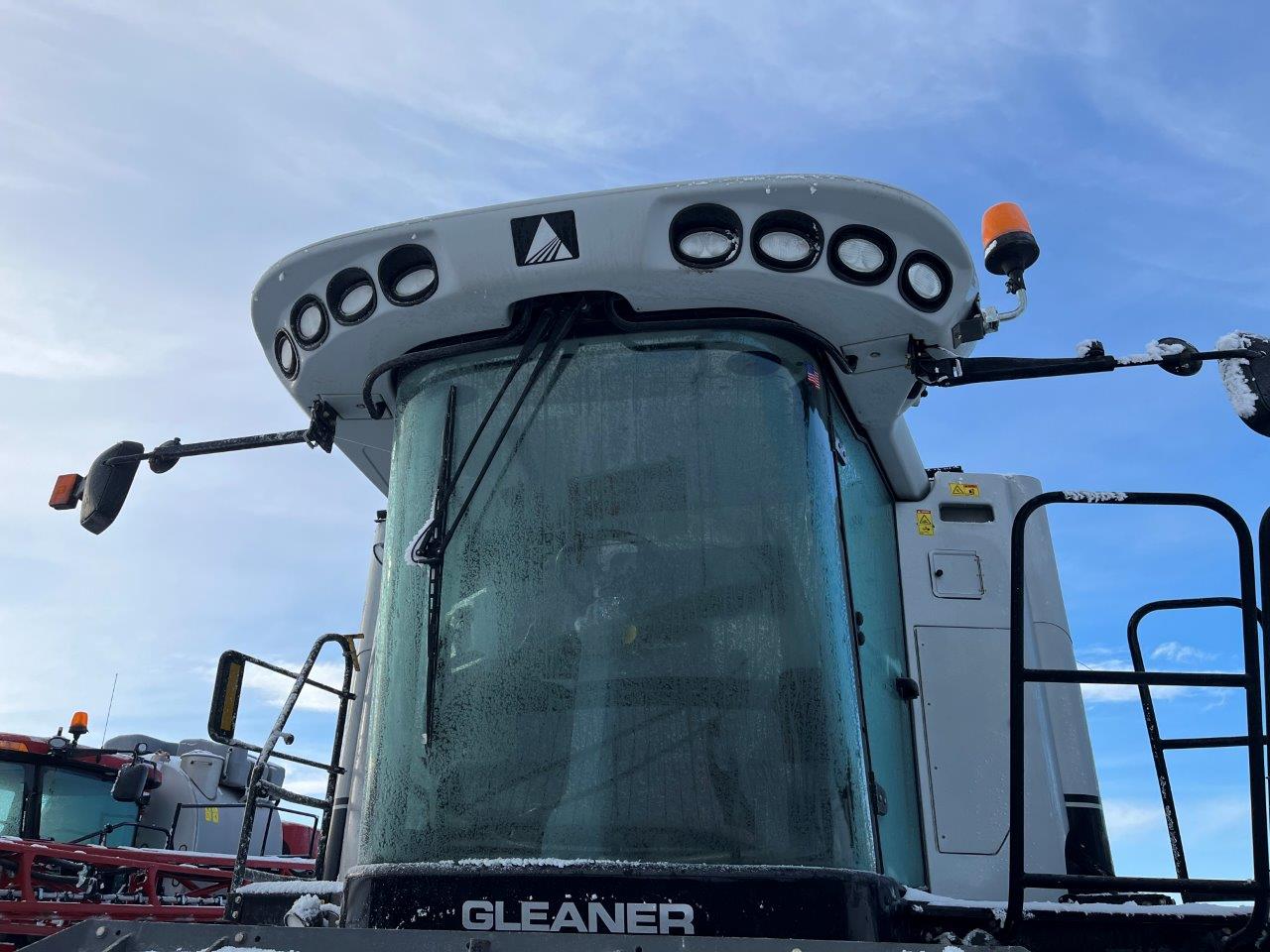2011 AGCO Gleaner A86 w/ 4200-15' PU Combine