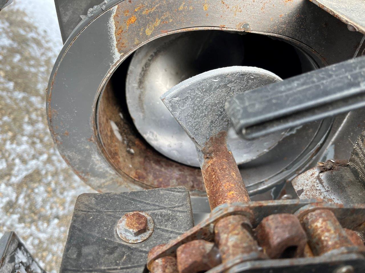2011 AGCO Gleaner A86 w/ 4200-15' PU Combine