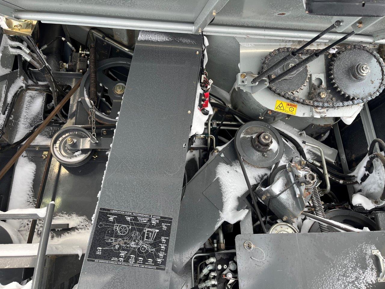 2011 AGCO Gleaner A86 w/ 4200-15' PU Combine