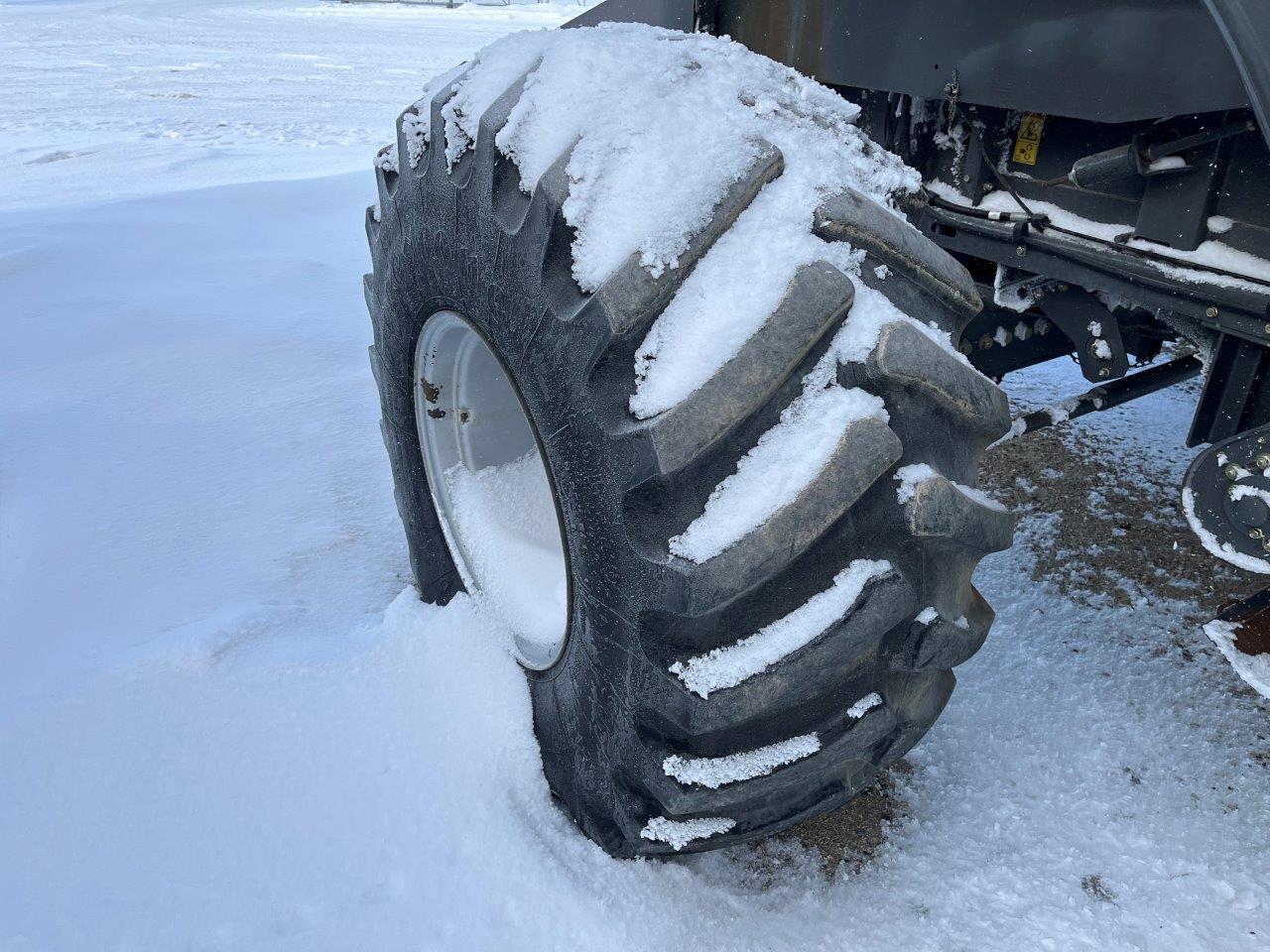 2011 AGCO Gleaner A86 w/ 4200-15' PU Combine