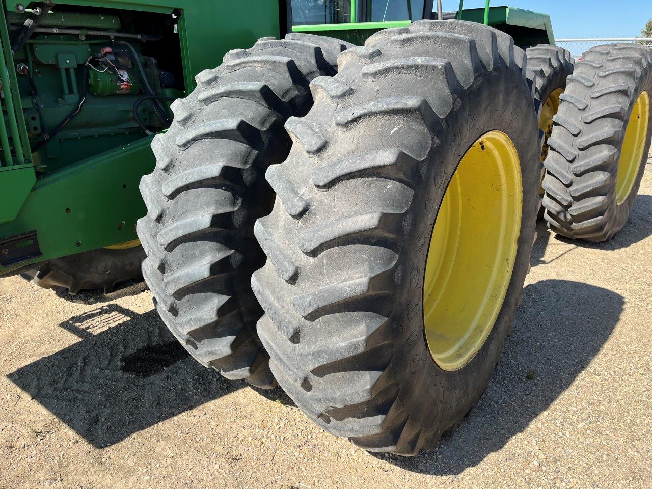 1990 John Deere 8560 Tractor