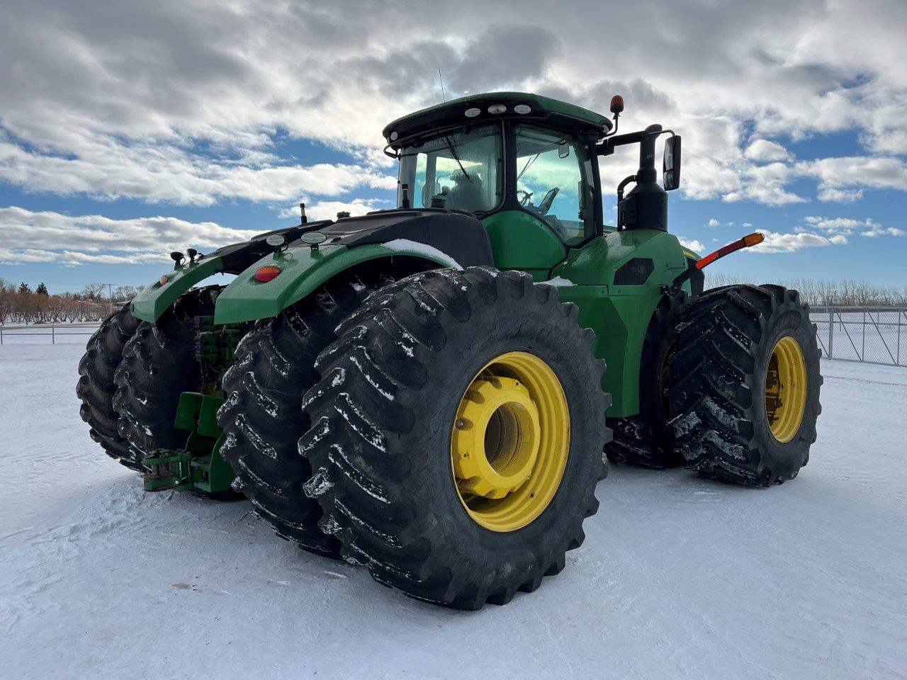 2018 John Deere 9520R Tractor