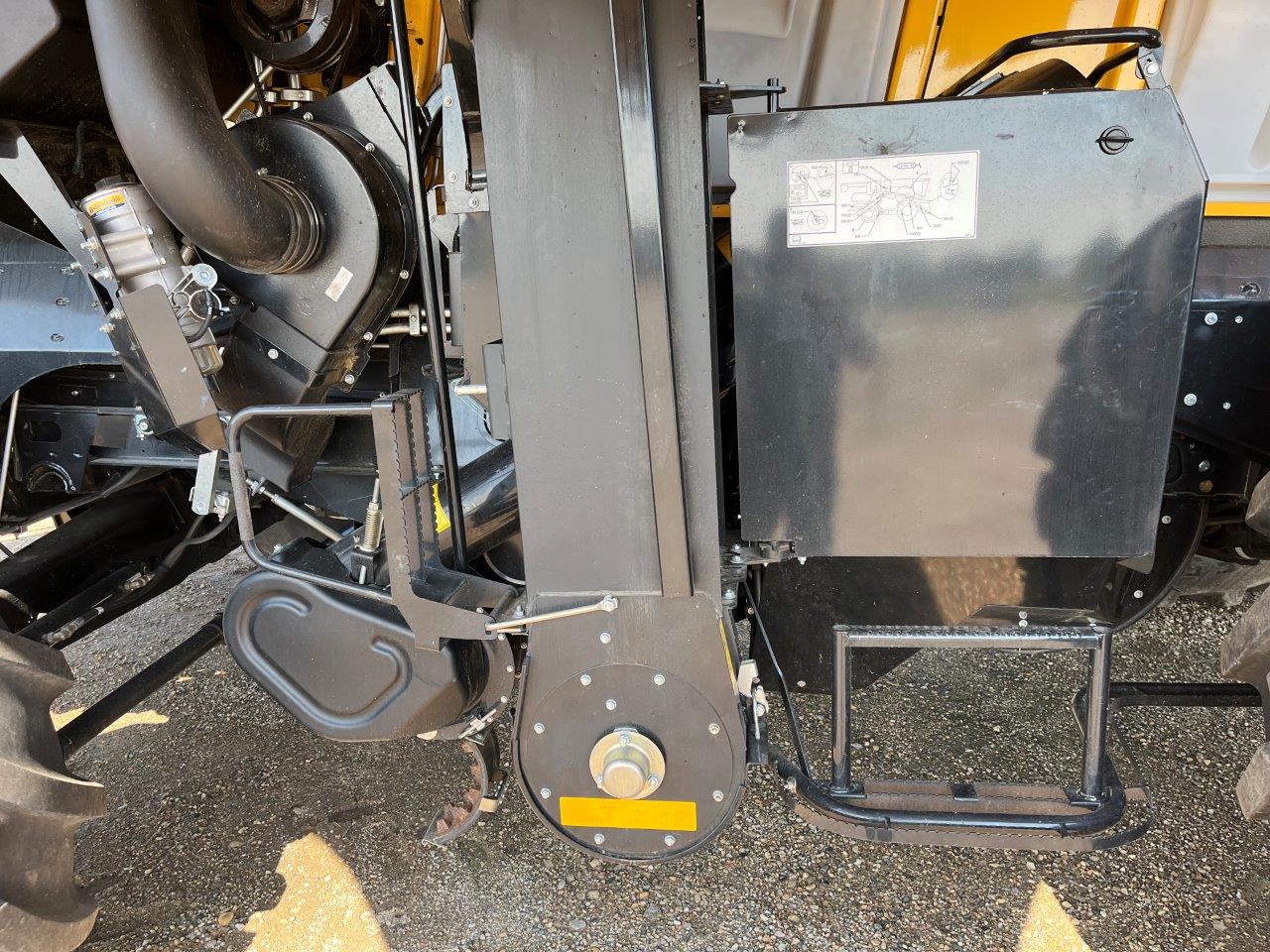 2024 New Holland CR8.90 Combine