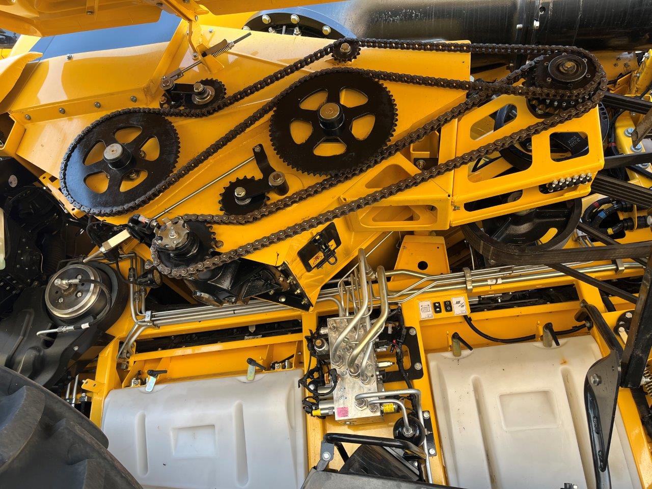 2024 New Holland CR8.90 Combine