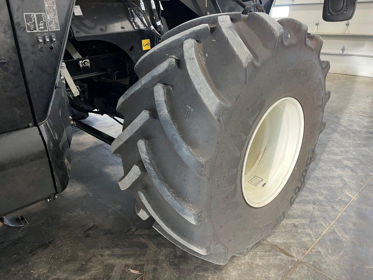 2023 New Holland CR9.90 Combine