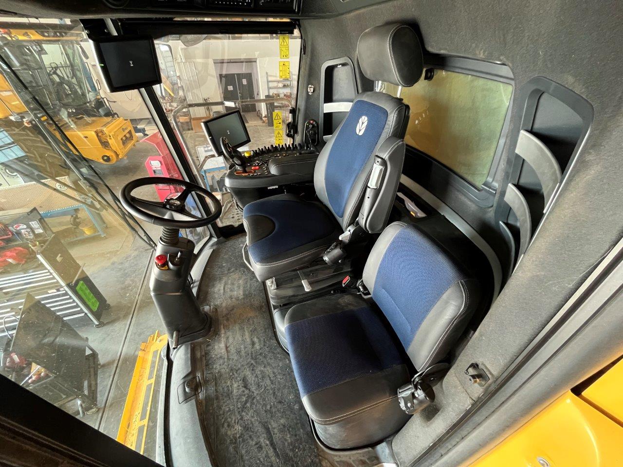 2023 New Holland CR9.90 Combine