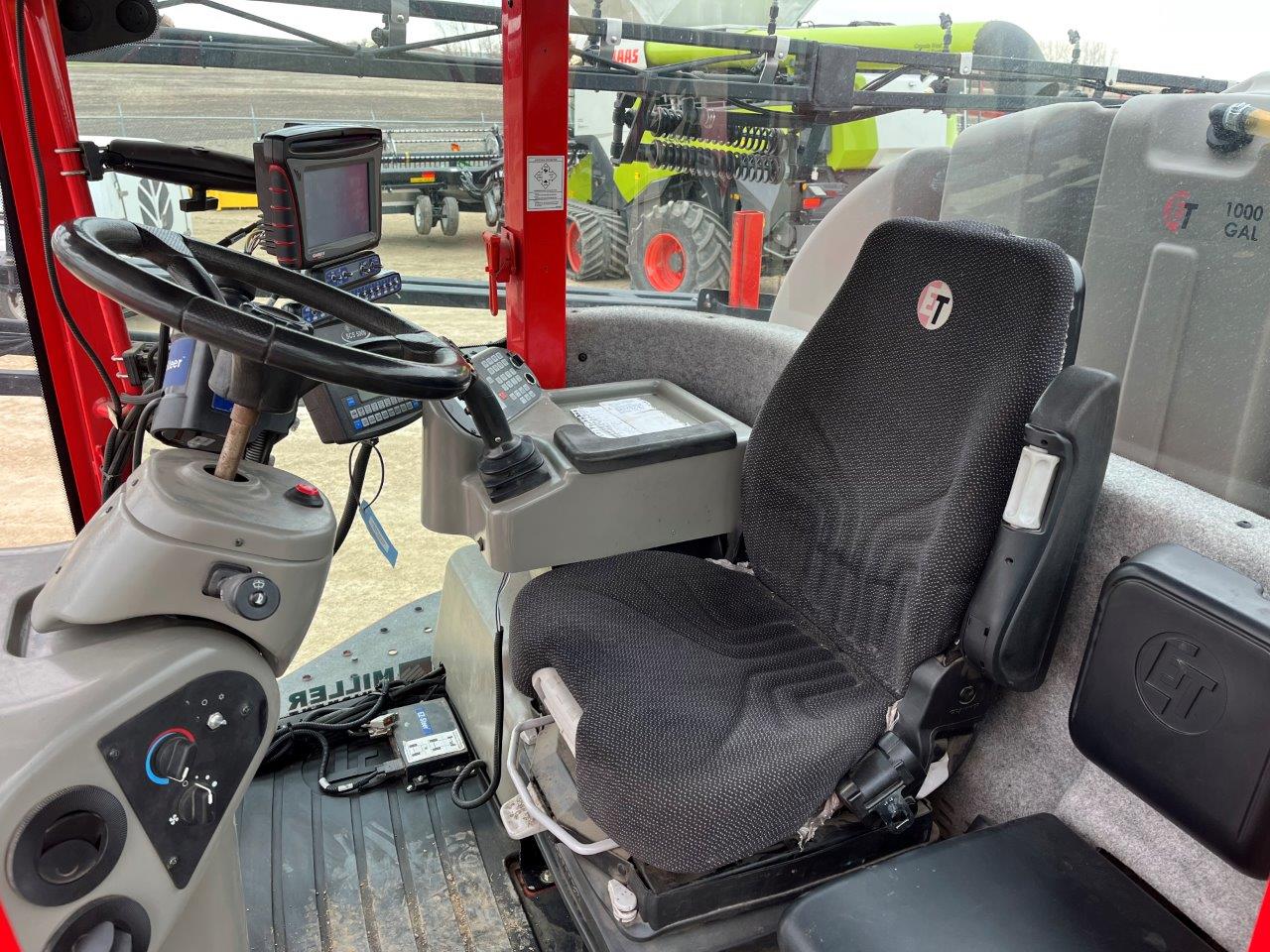 2011 Apache AS1020 Sprayer/High Clearance