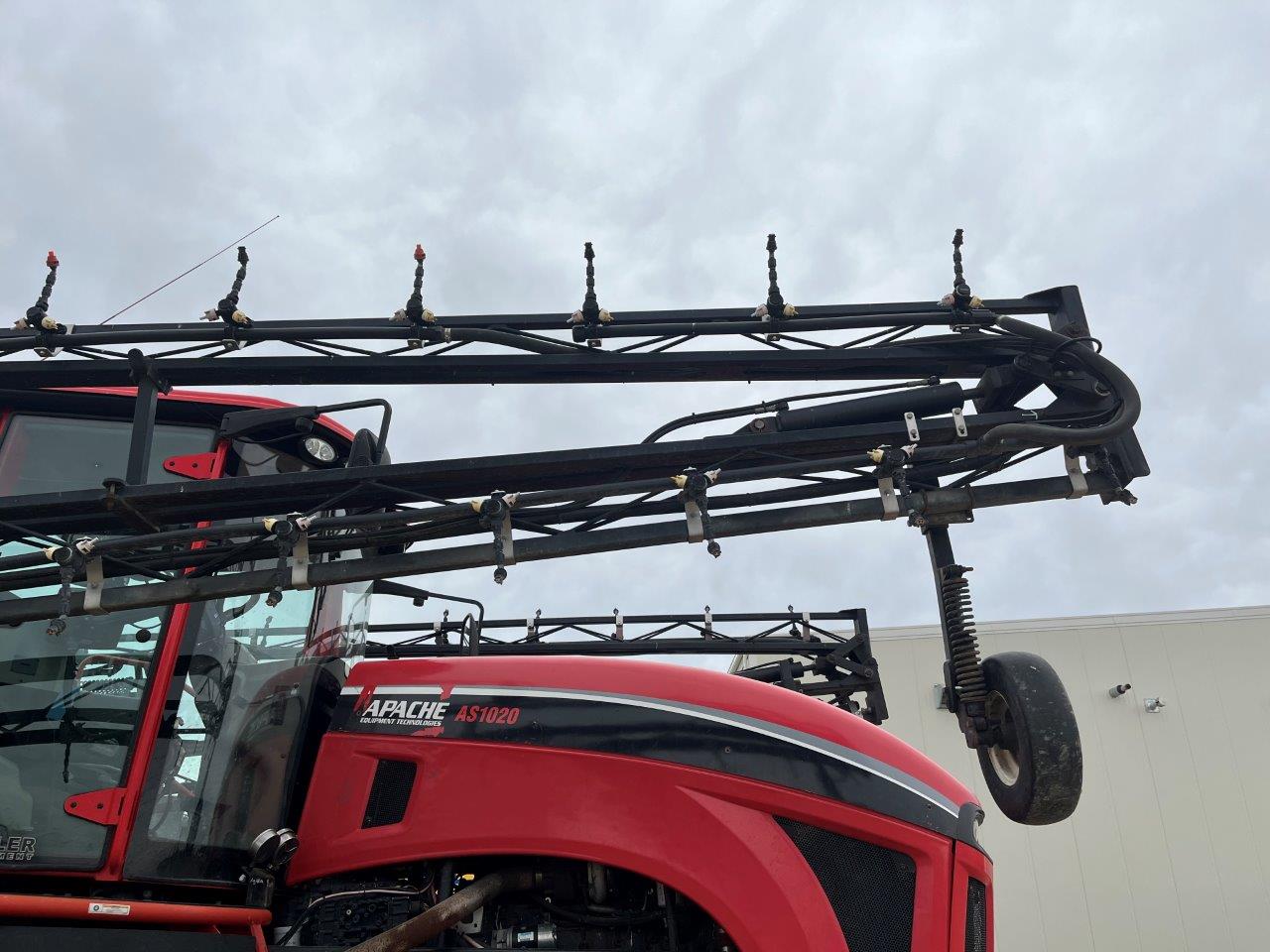2011 Apache AS1020 Sprayer/High Clearance